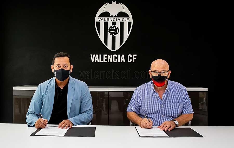 Firma-acuerdo-Valencia-CF-y-APAVCF-2021-1a